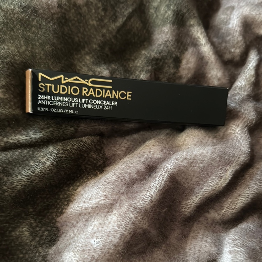 MAC Studio Radiance Concealer